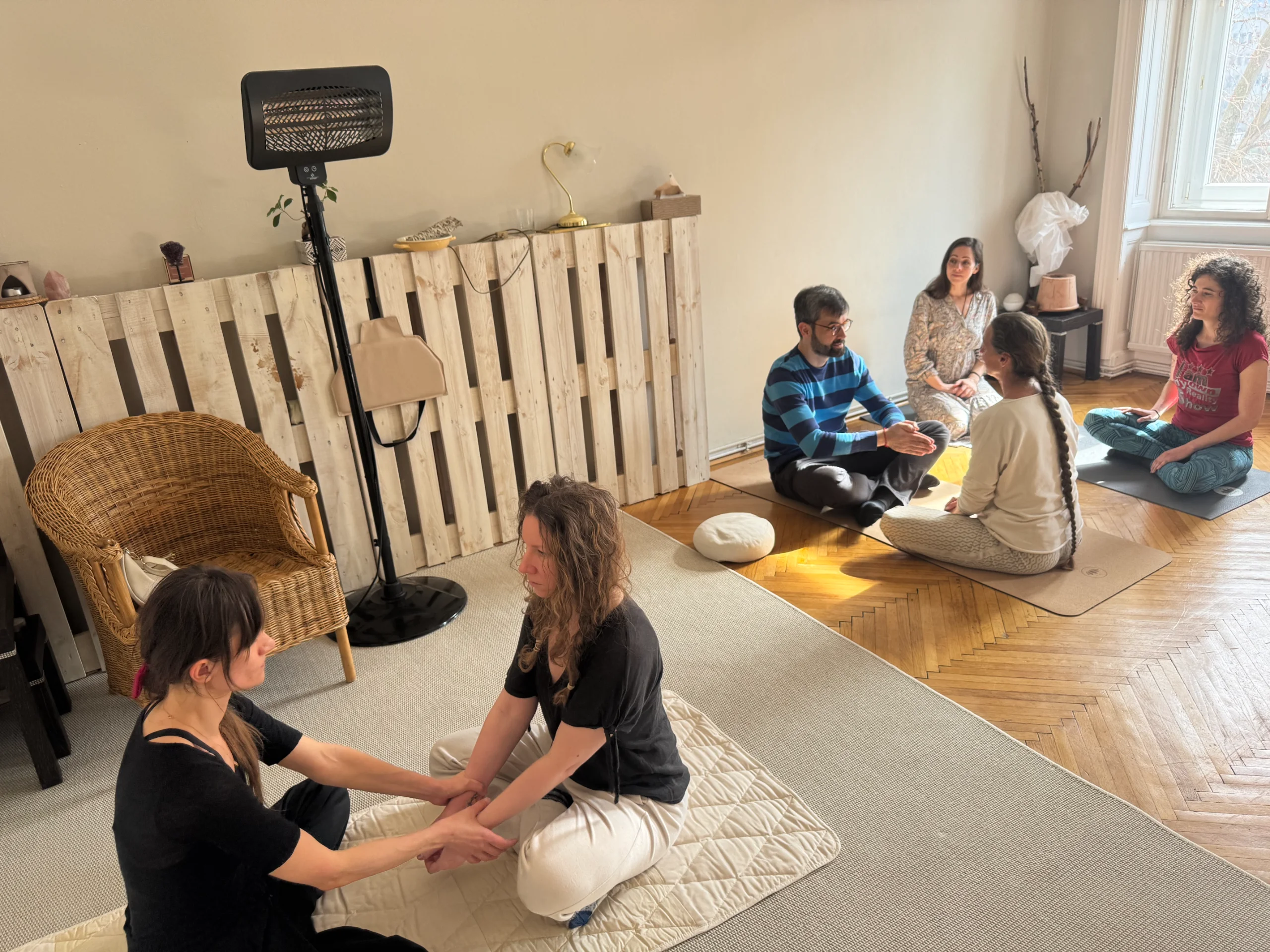 KI-mo Workshop in Wien — Teilnehmer beim gemeinsamen Üben